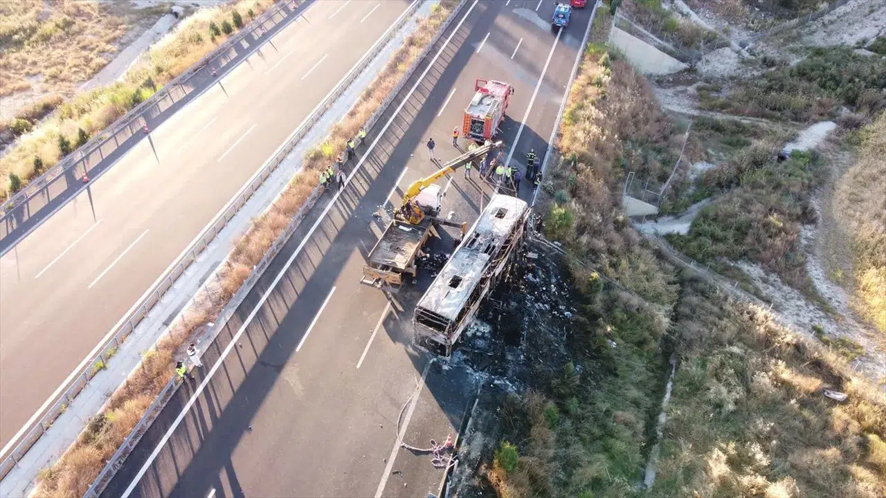 Denizli'de yolcu otobüsü alev aldı: 8 kişi yaşamını yitirdi