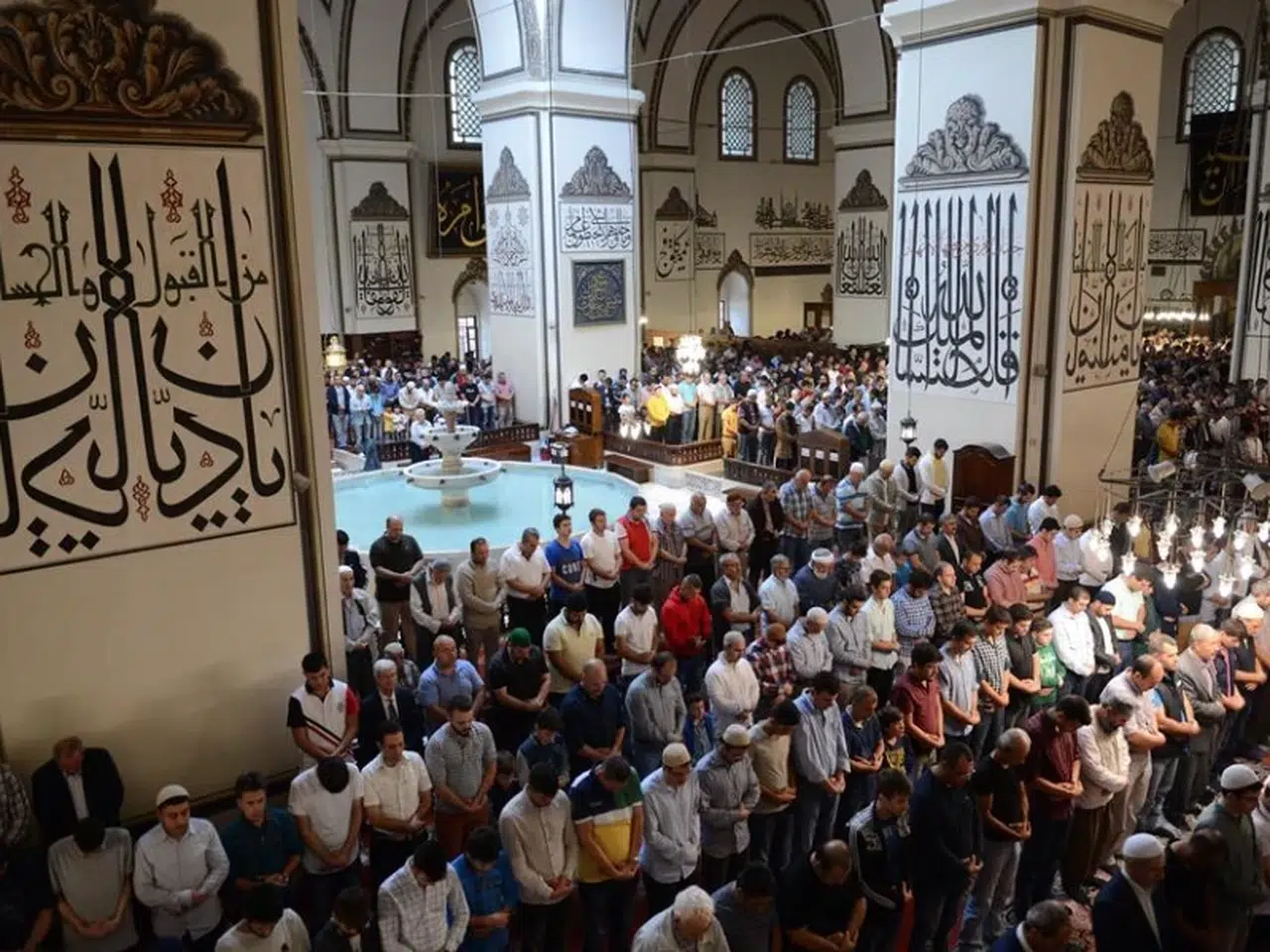 Bayram namazı saat kaçta kılınacak? Diyanet İşleri Başkanlığı açıkladı 2026 il il Kurban Bayramı namaz vakitleri