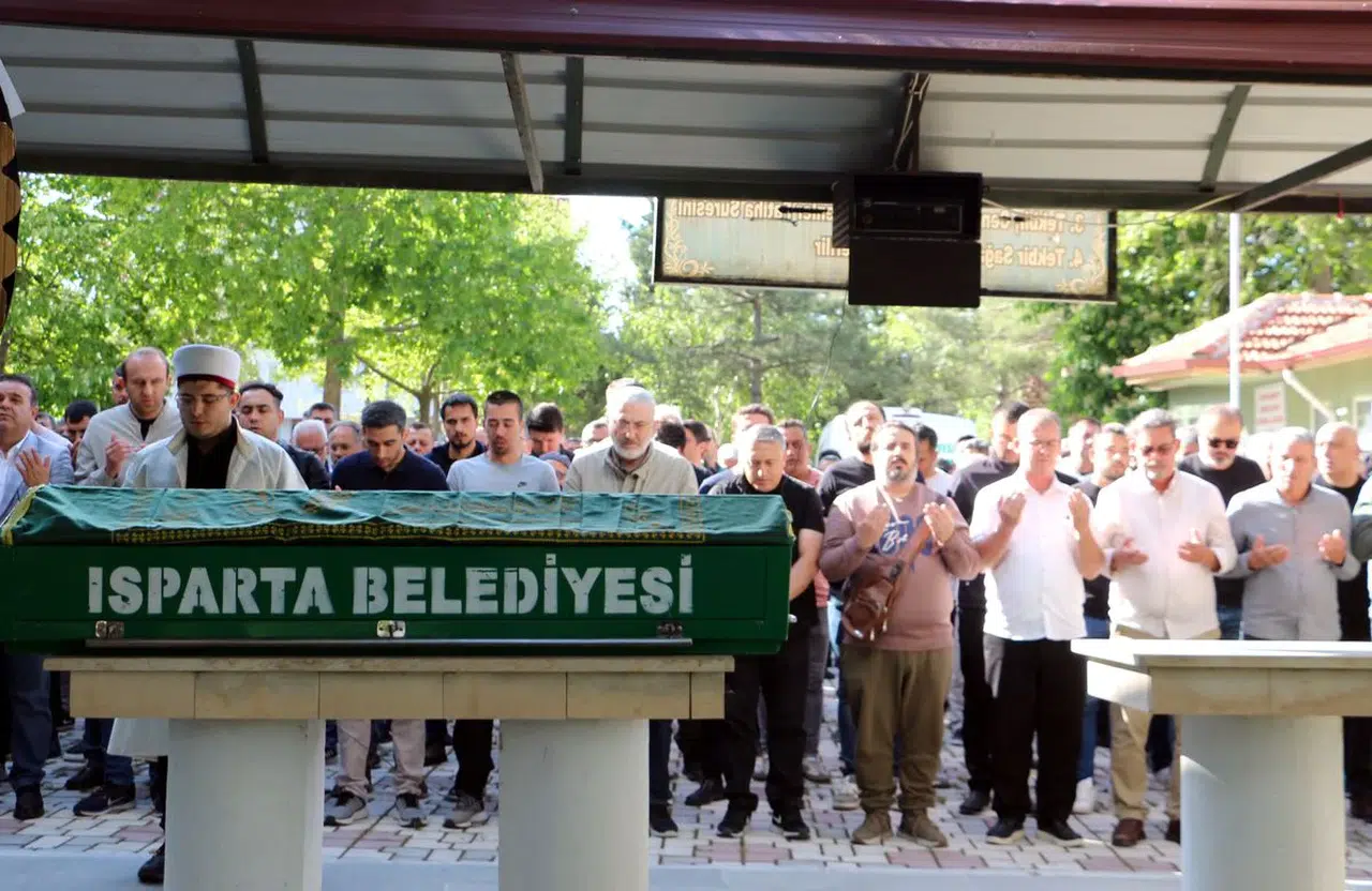 Zincirleme kazada yaşamını yitiren profesör son yolculuğuna uğurlandı