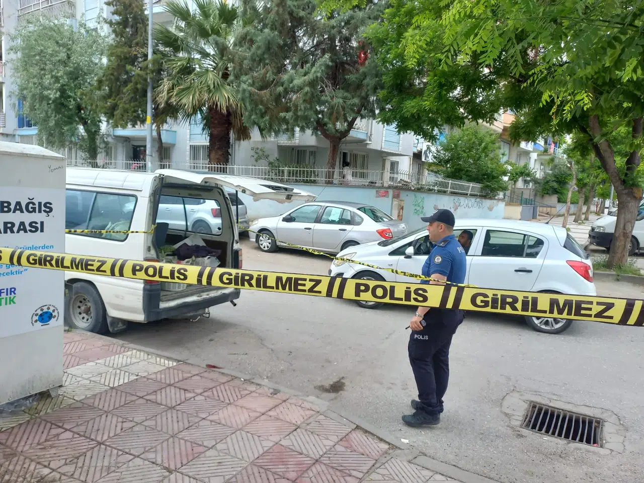 Manisa'da dengesini kaybedip yere düşen seyyar satıcı yaşamını yitirdi