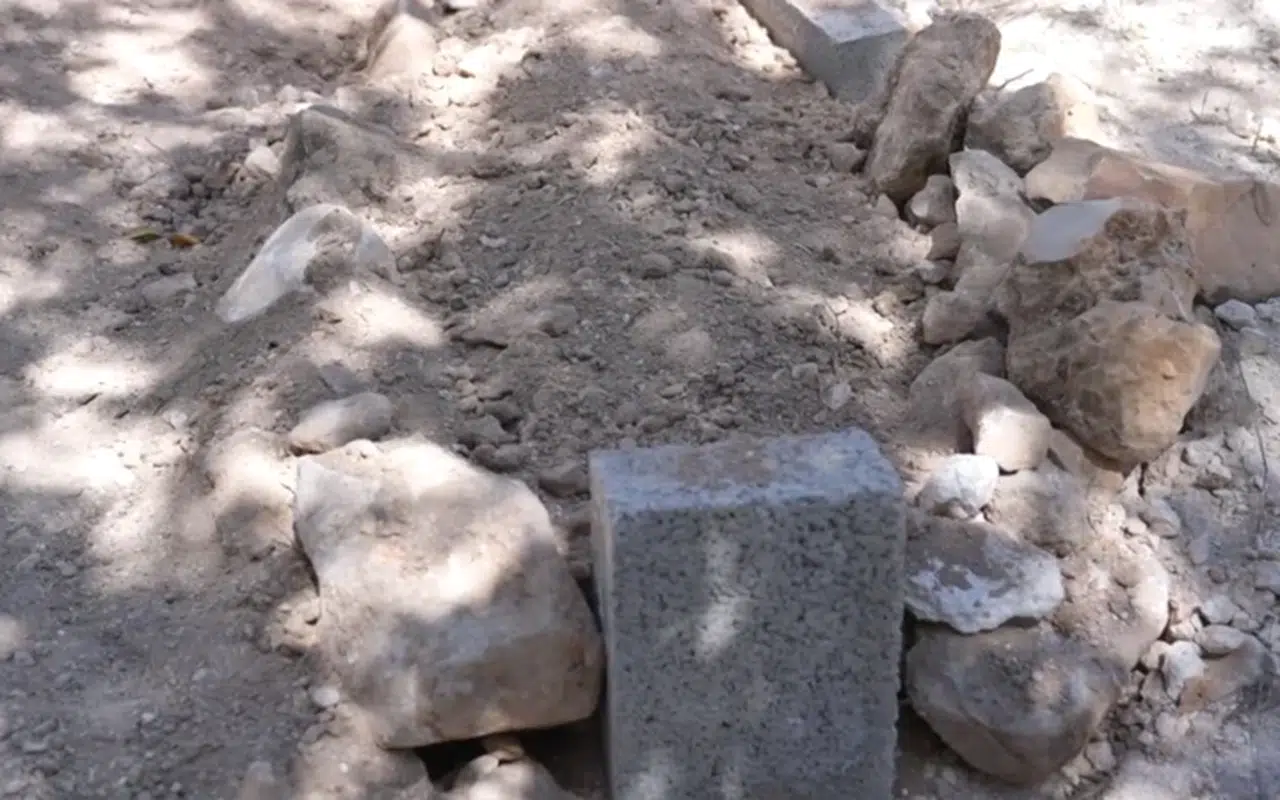 İsrail askerlerinden Filistinli aileye mezar baskısı