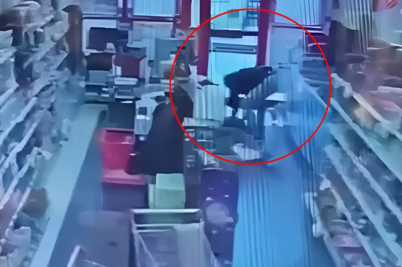 Zincir markette kalp krizi geçiren müşteriye jandarmadan hayat kurtaran müdahale