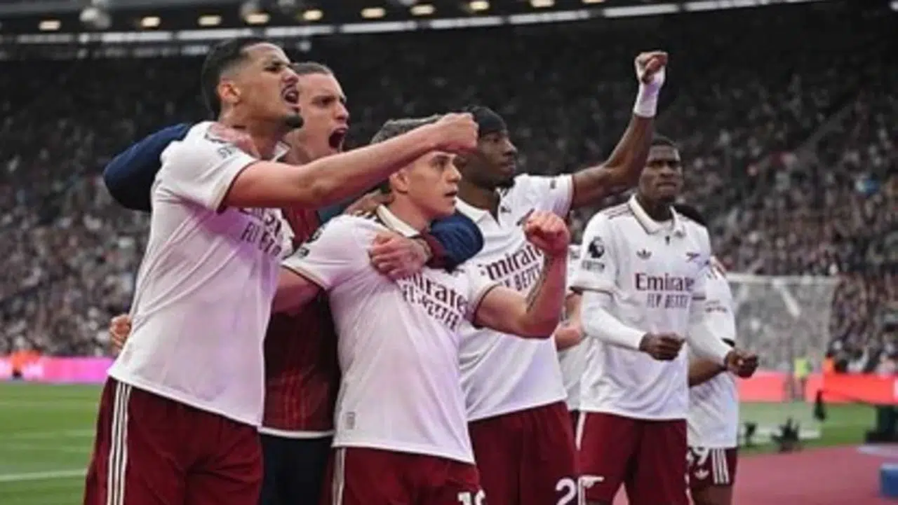 Arsenal şampiyonluk ve Avrupa zaferi için geri sayıma geçti