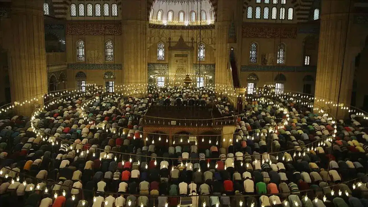 Diyanet 2026 yılı Kurban Bayramı namaz vakitleri! Büyük illerin bayram namazı saatleri