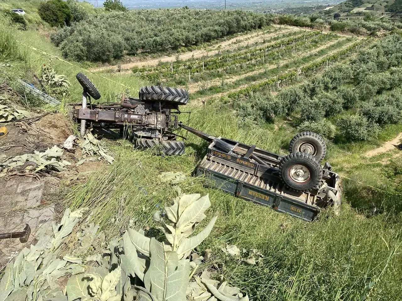 Manisa’da traktör şarampole devrildi: 1 kişi yaşamını yitirdi