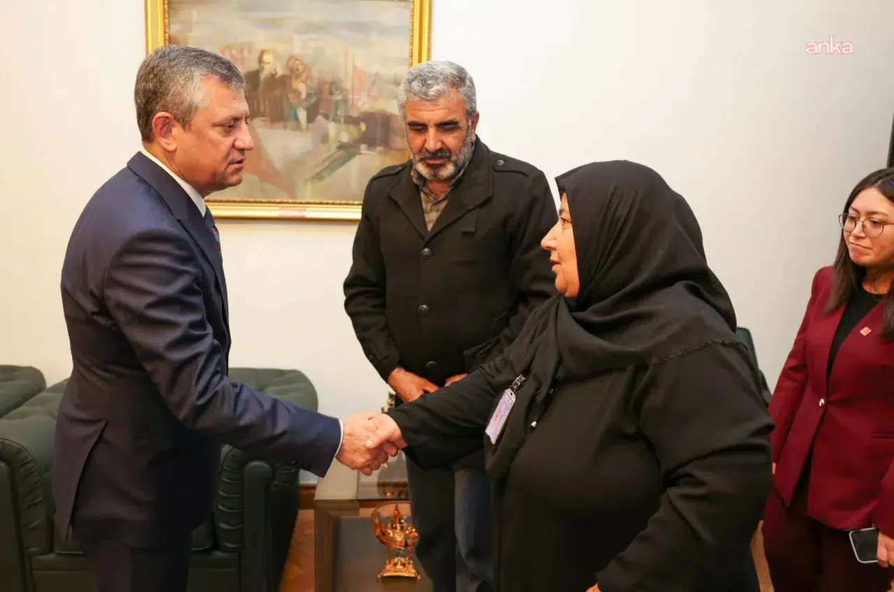 Özgür Özel, Diyarbakır'da Rojin Kabaiş'in ailesini ziyaret etti