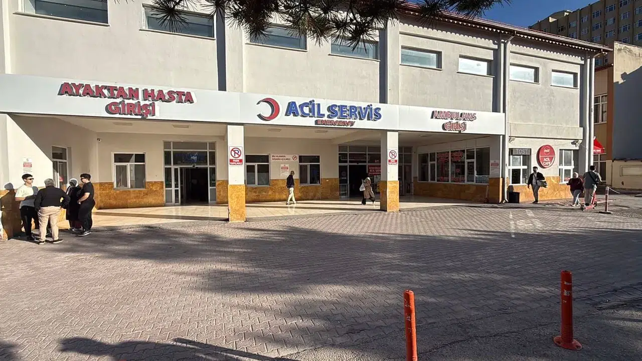 Sivas'ta baltalı saldırı: 3 kişi hastaneye kaldırıldı