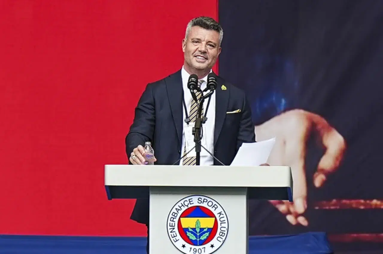 Sadettin Saran: "Yalanla dolanla beslenenler Fenerbahçe'ye zarar veriyor"