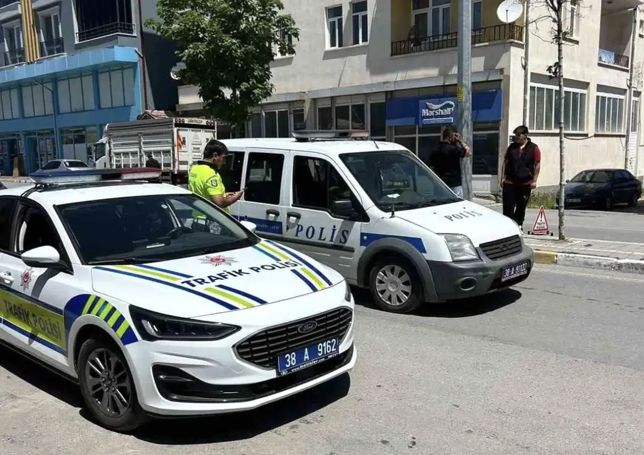 Kayseri'de motosiklet sürücüsü direksiyon hakimiyetini kaybetti: Sürücü ağır yaralı