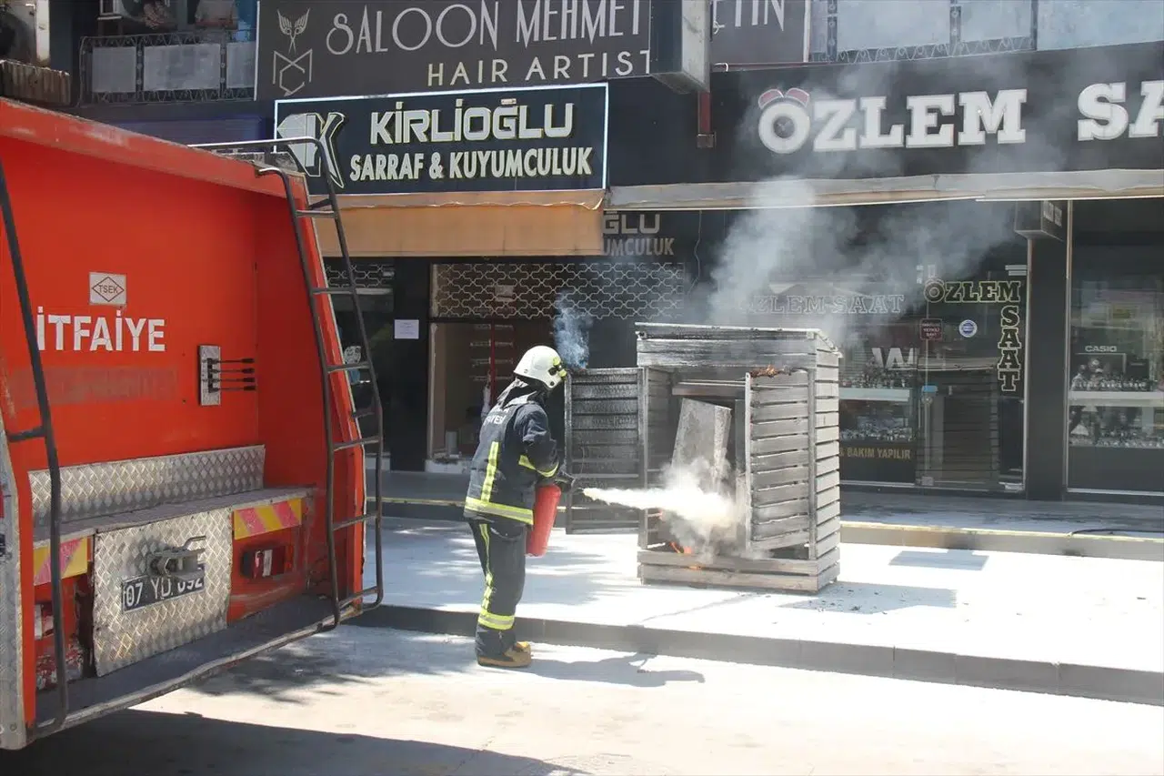 Antalya'da trafo yangını: Bazı iş yerleri elektriksiz kaldı