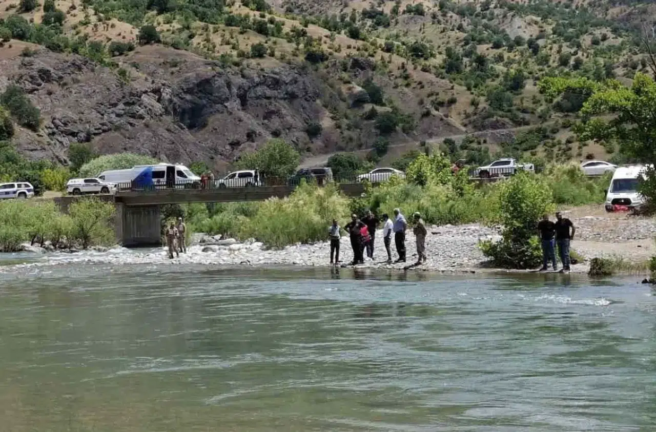 Bingöl’de çayda kaybolan genç için arama çalışmaları sürüyor