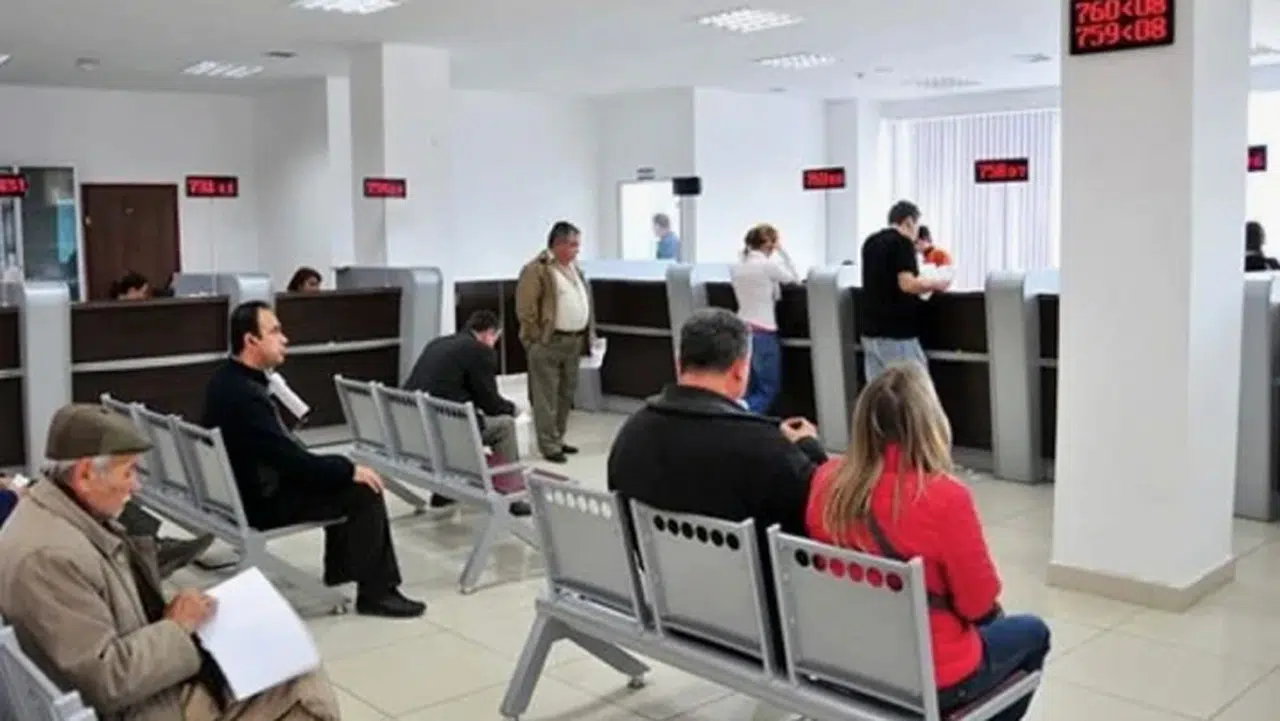 Çeyrek asırlık banka el değiştirdi: Satın alan grubun arkasındaki isim dikkat çekti
