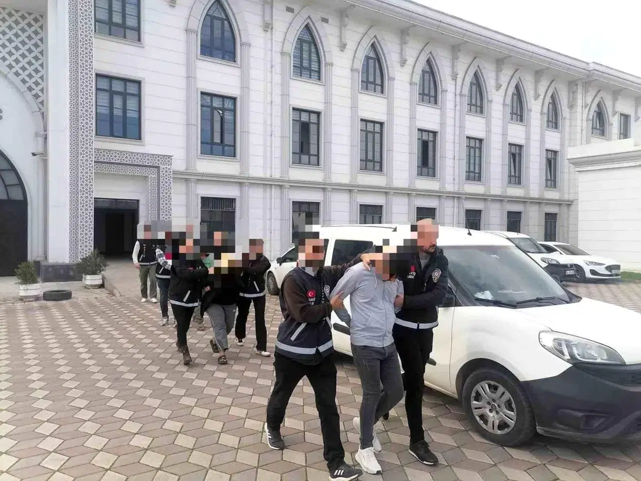 Çamaşırhanedeki bıçaklı kavga davasında yeni gelişme: 1 sanık serbest bırakıldı