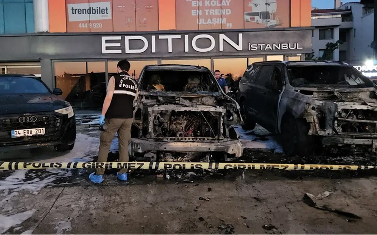 İstanbul'da Lüks Araç Yangını: Alevler Bir Araçtan Diğerine Sıçradı!