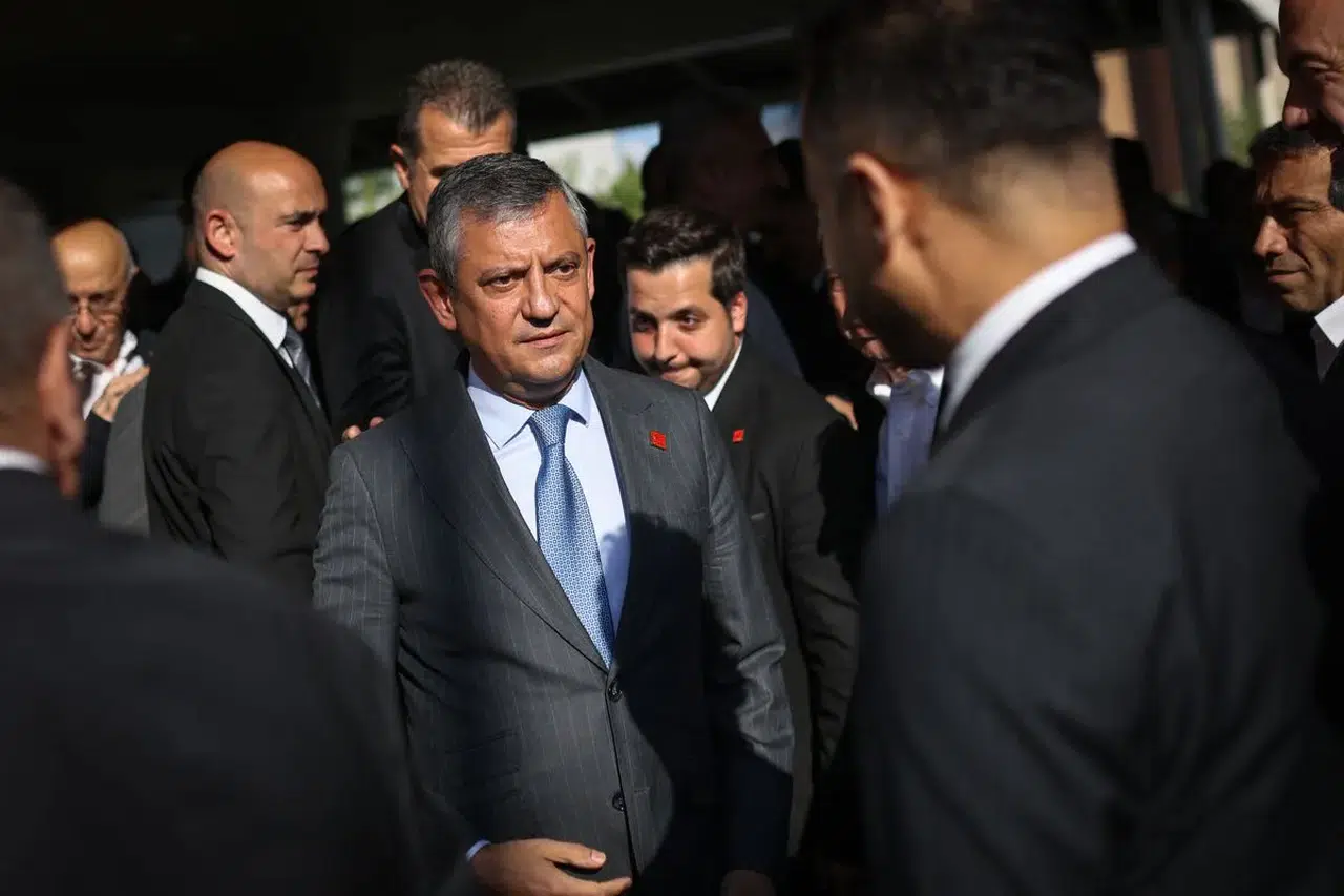 Özgür Özel'den görevden alma kararlarına tepki: "Hukuksuzlukla karşı karşıyayız"