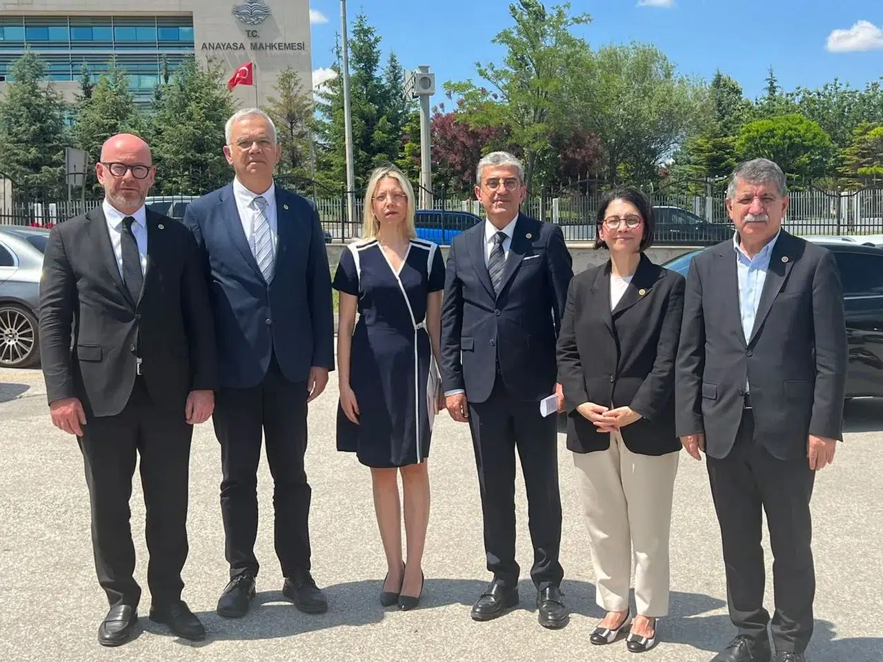 CHP'den sosyal medya yasası için AYM başvurusu