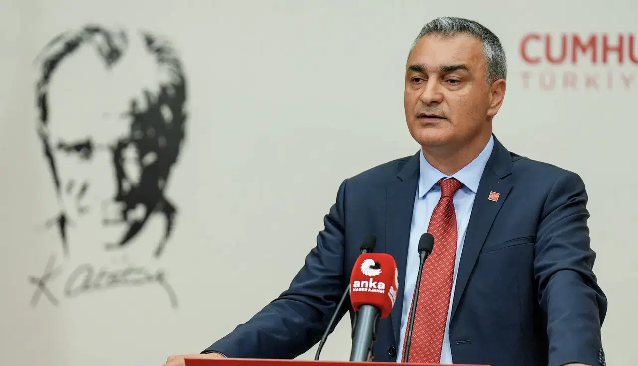 Müslim Sarı duyurdu: CHP'de disiplin ve görevden alma kararları açıklandı