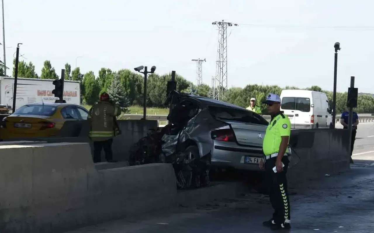 Tuzla'da feci kaza: 29 yaşındaki sürücü hayatını kaybetti
