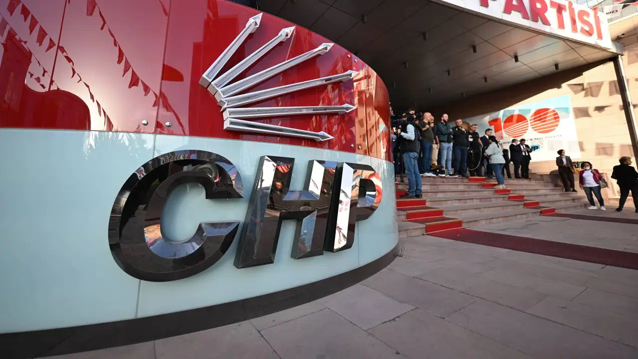 CHP'de 111 imzalı kurultay çağrısı: "Partimizin yönüne delegeler karar verir"