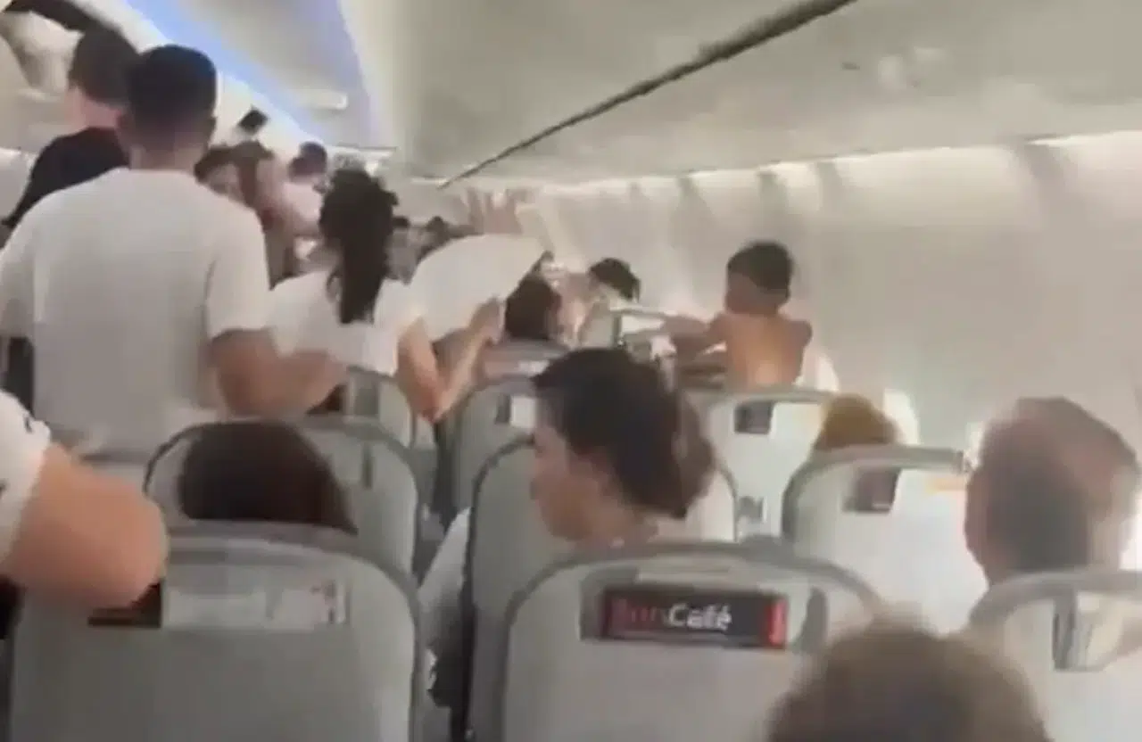 Frankfurt-Antalya uçağında yolcular zor anlar yaşadı