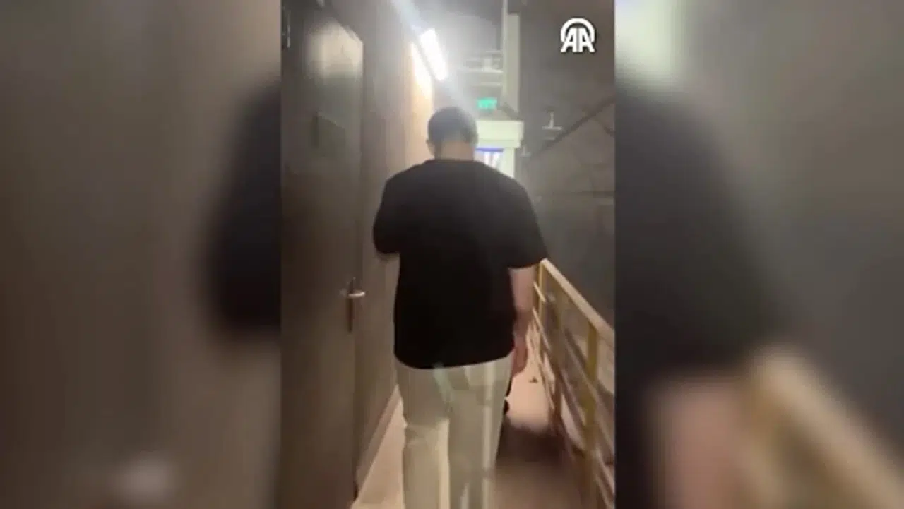 Metro arızası nedeniyle yolcular tünelde yürüdü: Seferlerde aksama yaşandı