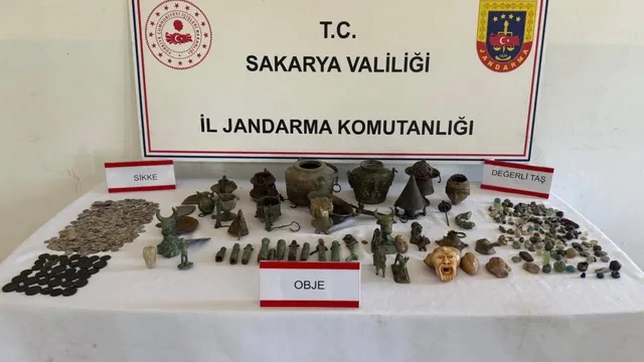 Sakarya'da tarihi eser operasyonu: 806 tarihi eser ele geçirildi