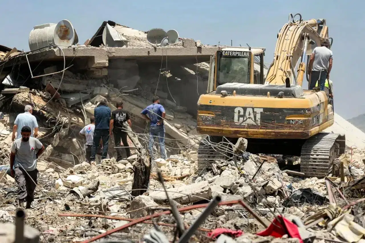 Barış görüşmeleri sürerken Lübnan'da acı bilanço büyüyor: Enkaz altından 13 cansız beden çıkarıldı