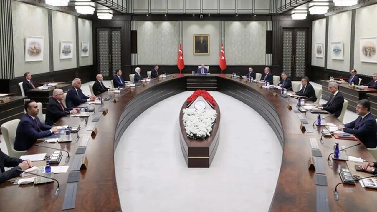 Kabine kulisleri hareketlendi! Canlı yayında dikkat çeken değişim iddiası