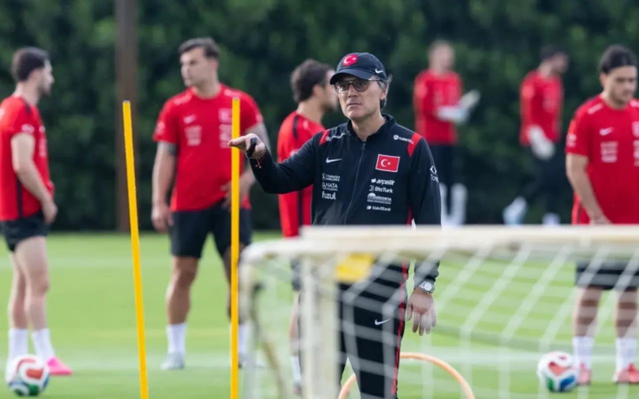 Montella Paraguay maçı için düğmeye bastı: Milli takımda iki kritik değişiklik yolda