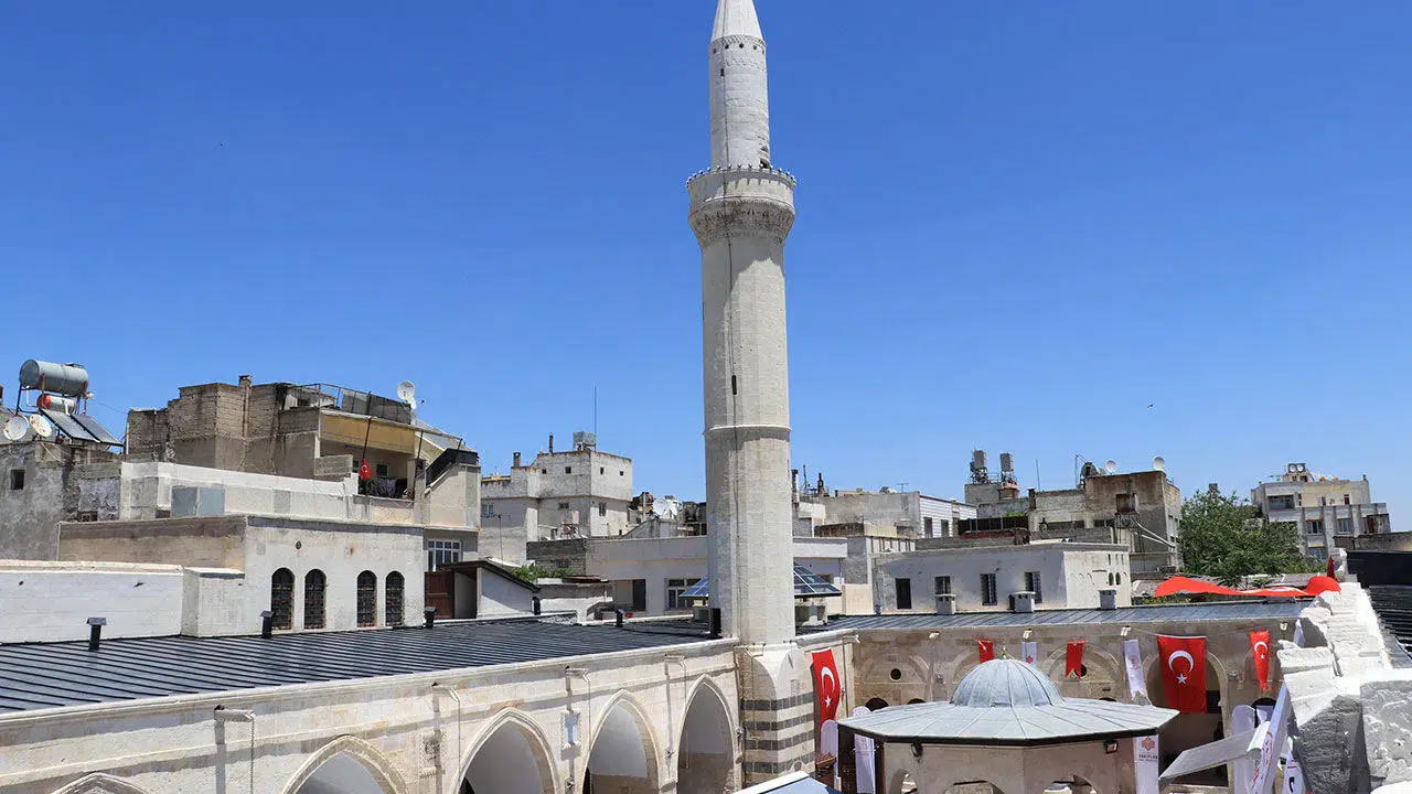 Kilis'te restore edilen iki tarihi cami ibadete açıldı