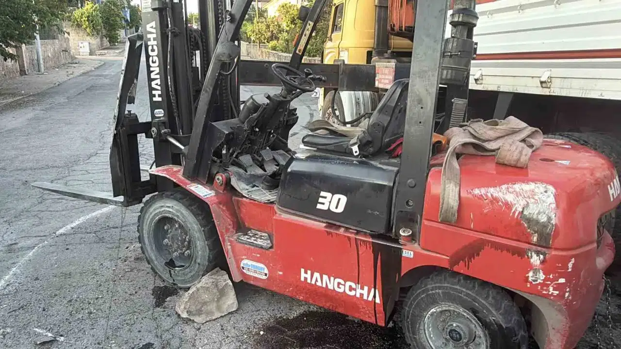 Kayseri’de forklift devrildi: Sürücü yaralandı
