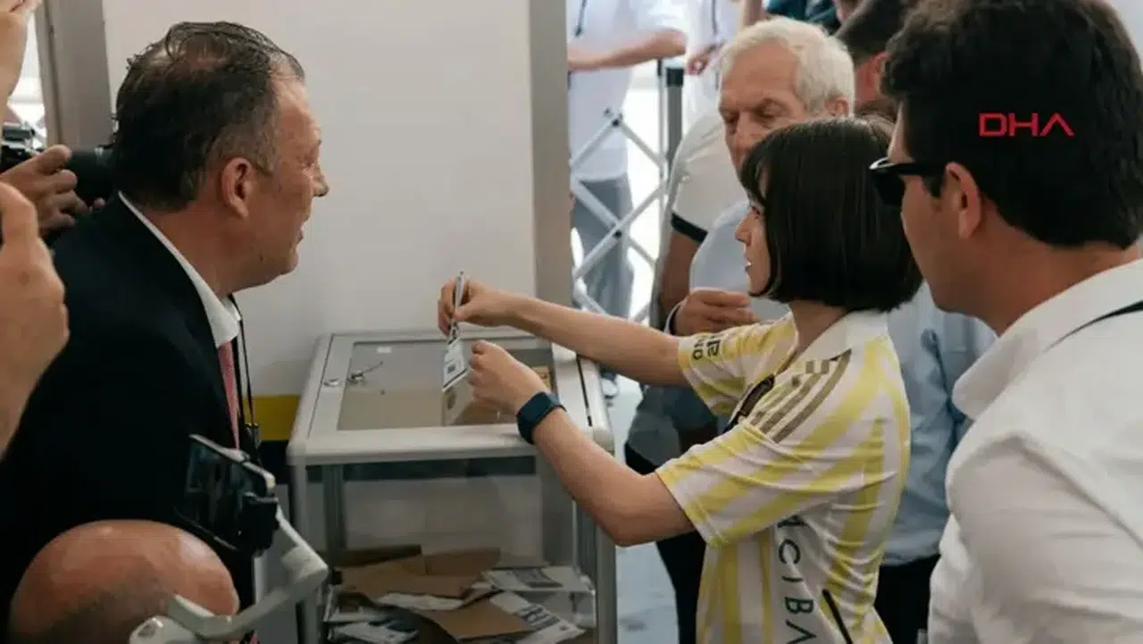 Fenerbahçe'de seçim heyecanı: Aziz Yıldırım oyunu kullandı
