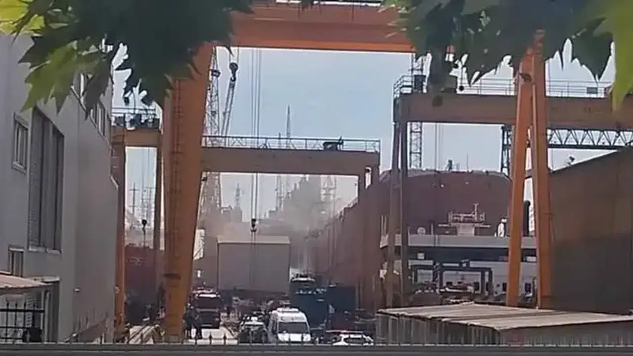 Tuzla'da kuru yük gemisinde korkutan yangın