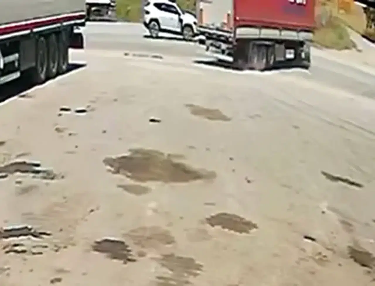 Edirne’de otomobil ile TIR çarpıştı: 3 kişi yaralandı
