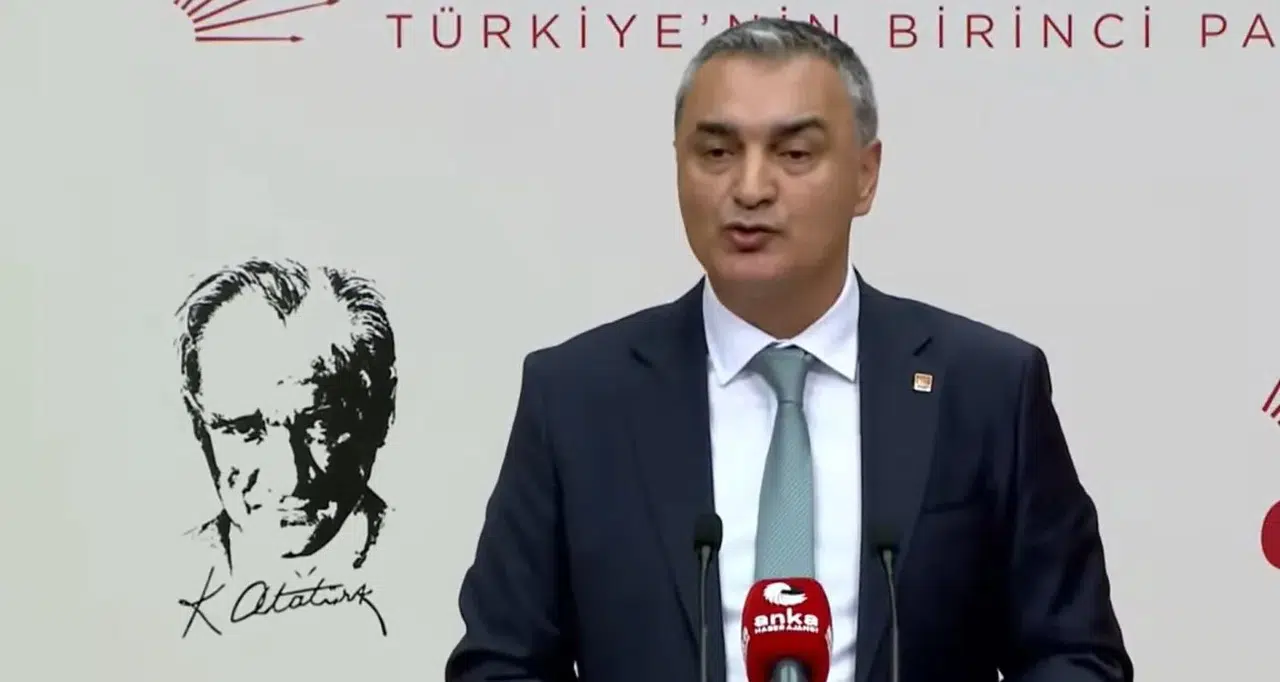 CHP Sözcüsü Müslim Sarı duyurdu: "26 il yönetimi görevden alındı, 7 il başkanı disipline sevk edildi"