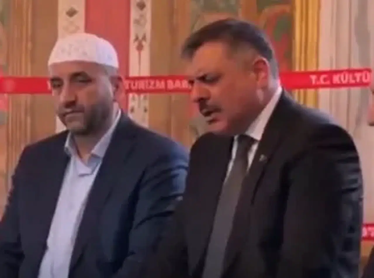 Mustafa Çiftçi’den Fatih Sultan Mehmet’in türbesinde Kur’an-ı Kerim tilaveti
