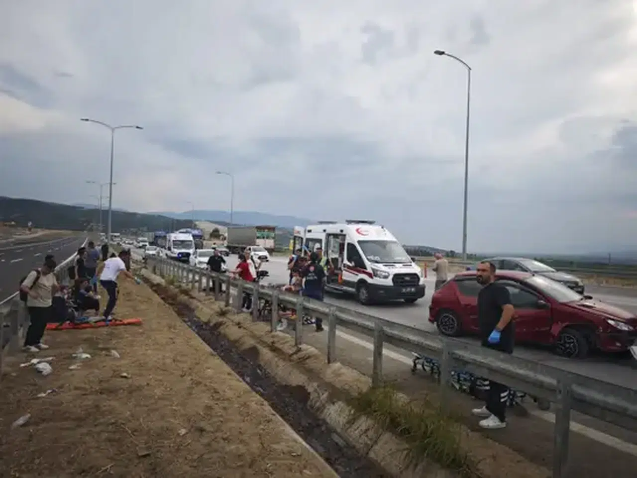 Aydın'da otomobil ile yolcu otobüsü çarpıştı: 9 kişi yaralı