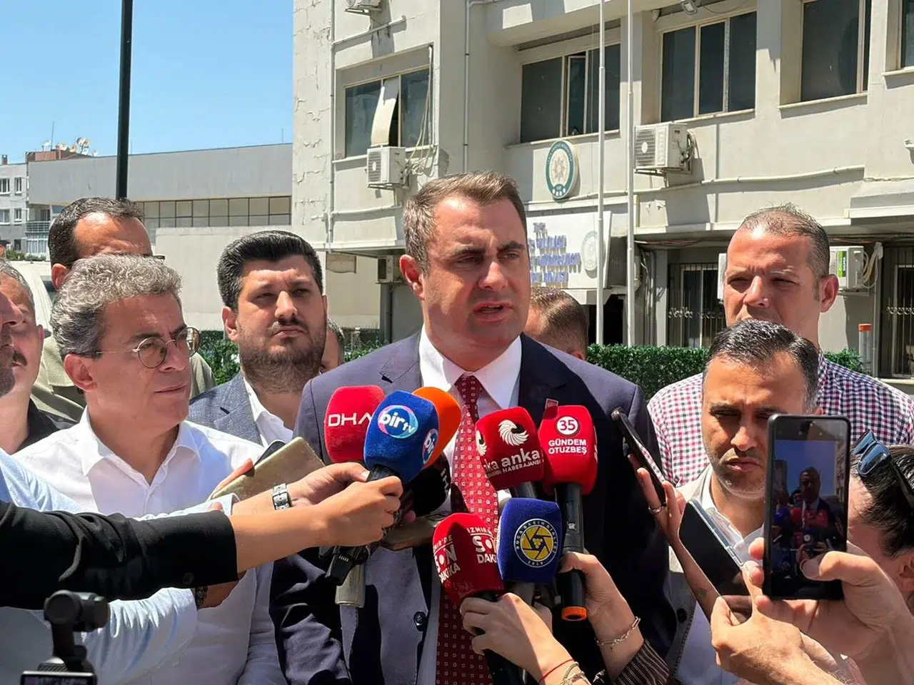 İzmir Buca Belediyesi Başkanı Görkem Duman gözaltına alındı