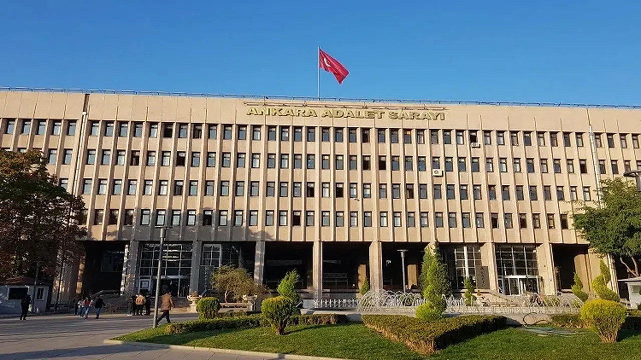 Eski emniyet müdürlerinin yargılandığı rüşvet davasında yeni aşamaya geçildi