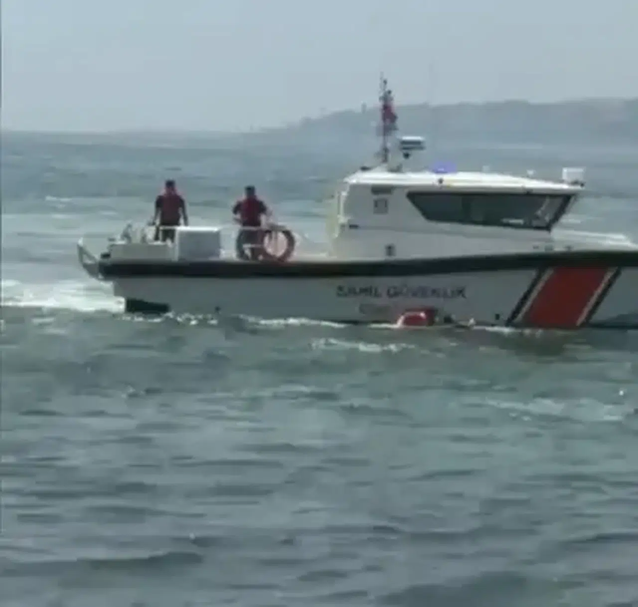 Kocaeli’de feribottan denize düşen yolcuyu büfe çalışanı kurtardı