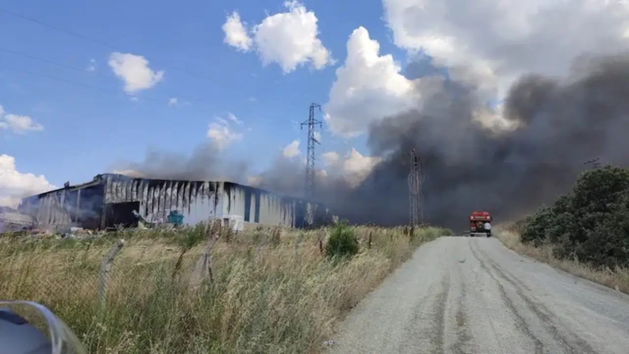 Edirne'de katı atık tesisinde yangın çıktı