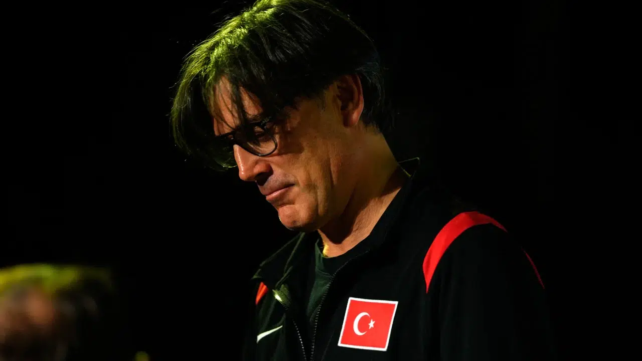 Montella'dan istifa çağrılarına net yanıt: Görevimin başındayım, mücadeleyi sürdüreceğim