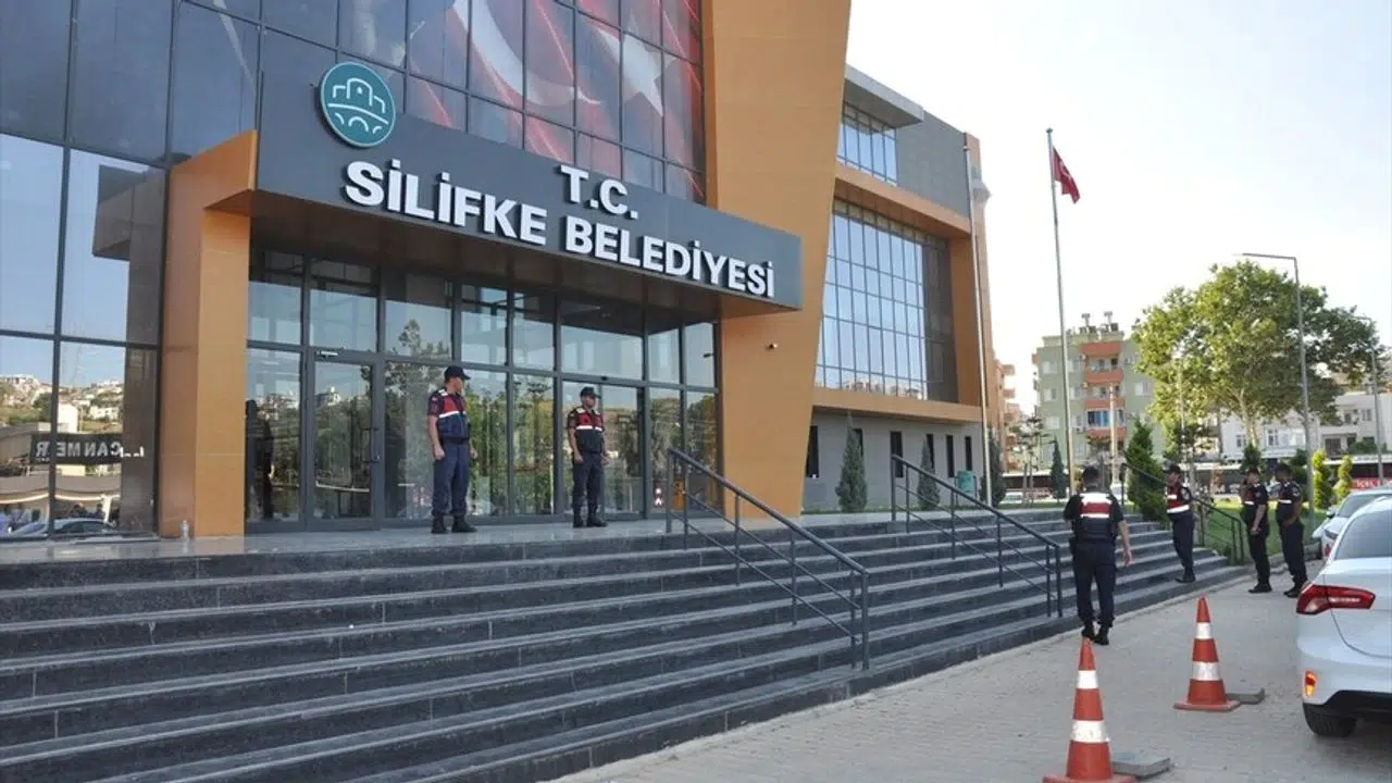 Silifke Belediyesi'ne rüşvet operasyonu: Belediye Başkanı ve 17 kişi gözaltına alındı