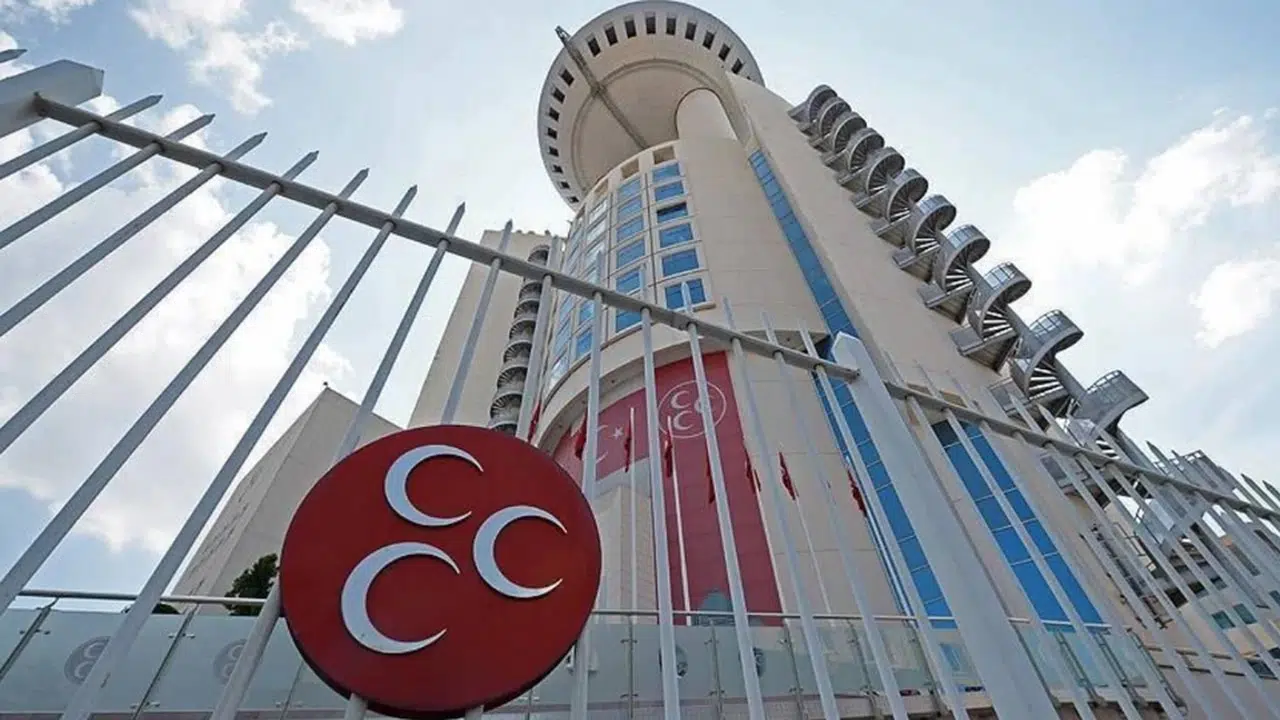 Semih Yalçın duyurdu: MHP'de 3 il teşkilatı feshedildi