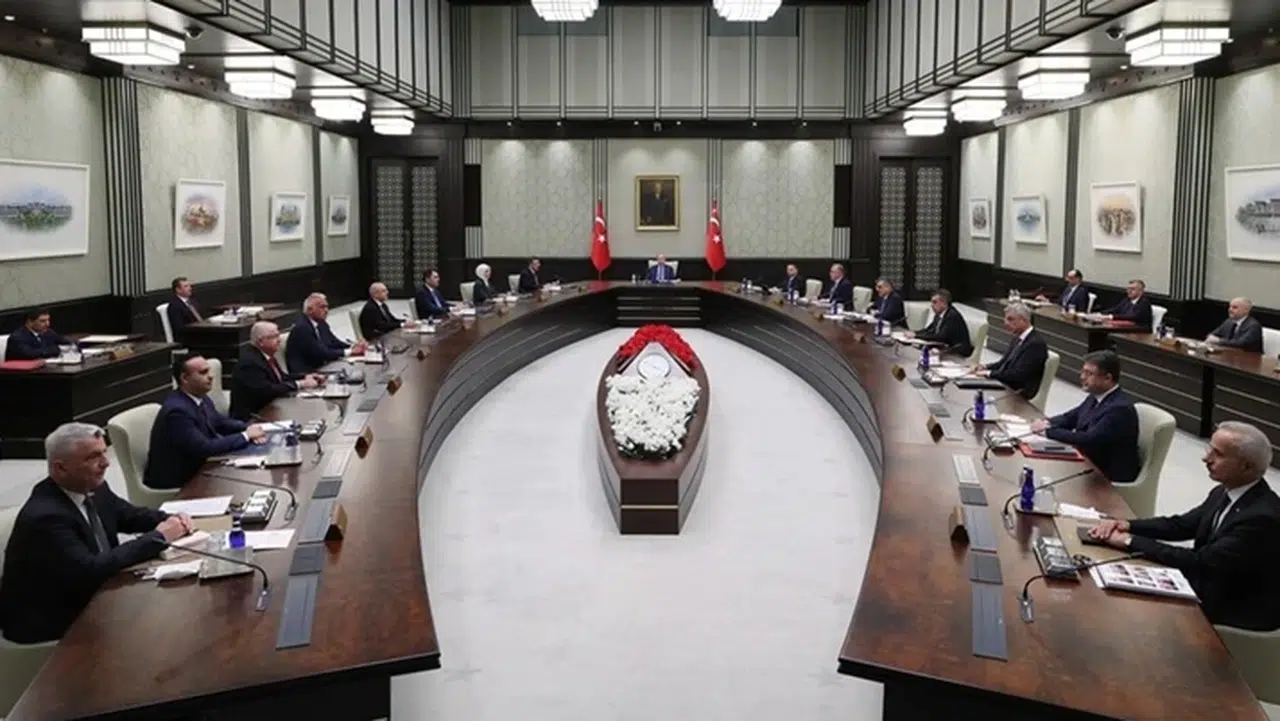 Sinan Burhan'dan çarpıcı iddia: En az 3 bakan değişecek