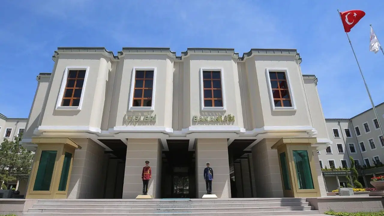 Bakanlık duyurdu: Adalar ve Silifke belediye başkanları görevden alındı