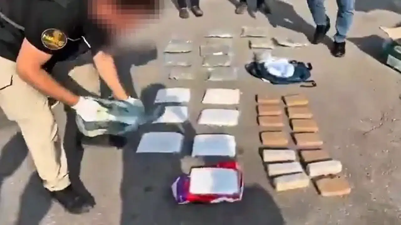 Hakkari'de 28,2 kilogram uyuşturucuyla yakalanan doktor tutuklandı