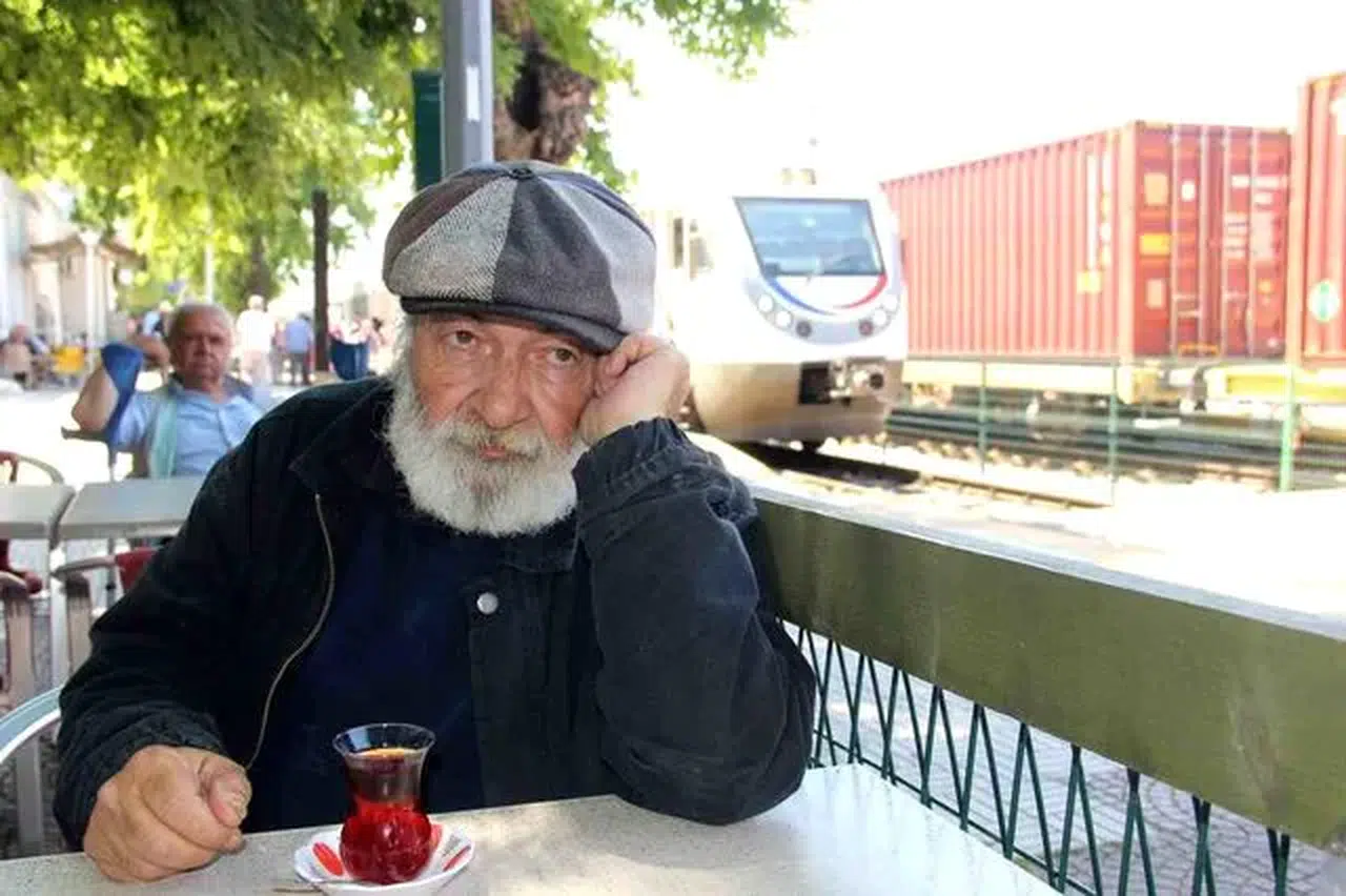 Şirket sahibiydi, şimdi trenlerde ve sokaklarda yaşam mücadelesi veriyor