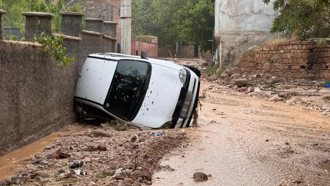 Niğde’de sel felaketi: Üç araç suya kapıldı, bir kişi yaşamını yitirdi
