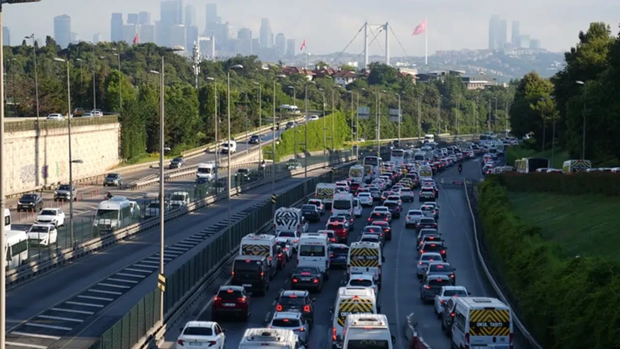 İstanbul'da haftanın ilk iş gününde trafik yoğunluğu yüzde 67'ye ulaştı